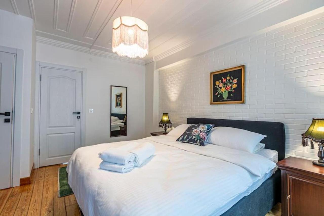 Historical 4-Br Home Steps From Besiktas Stadium & Bosphorus Views - Prime Nisantasi Location! Stambuł Zewnętrze zdjęcie