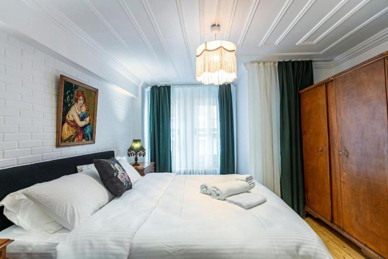 Historical 4-Br Home Steps From Besiktas Stadium & Bosphorus Views - Prime Nisantasi Location! Stambuł Zewnętrze zdjęcie