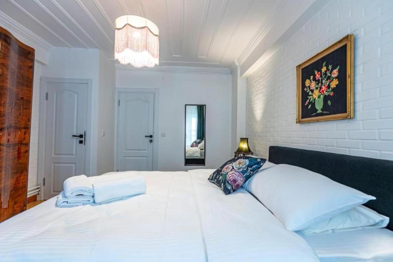 Historical 4-Br Home Steps From Besiktas Stadium & Bosphorus Views - Prime Nisantasi Location! Stambuł Zewnętrze zdjęcie