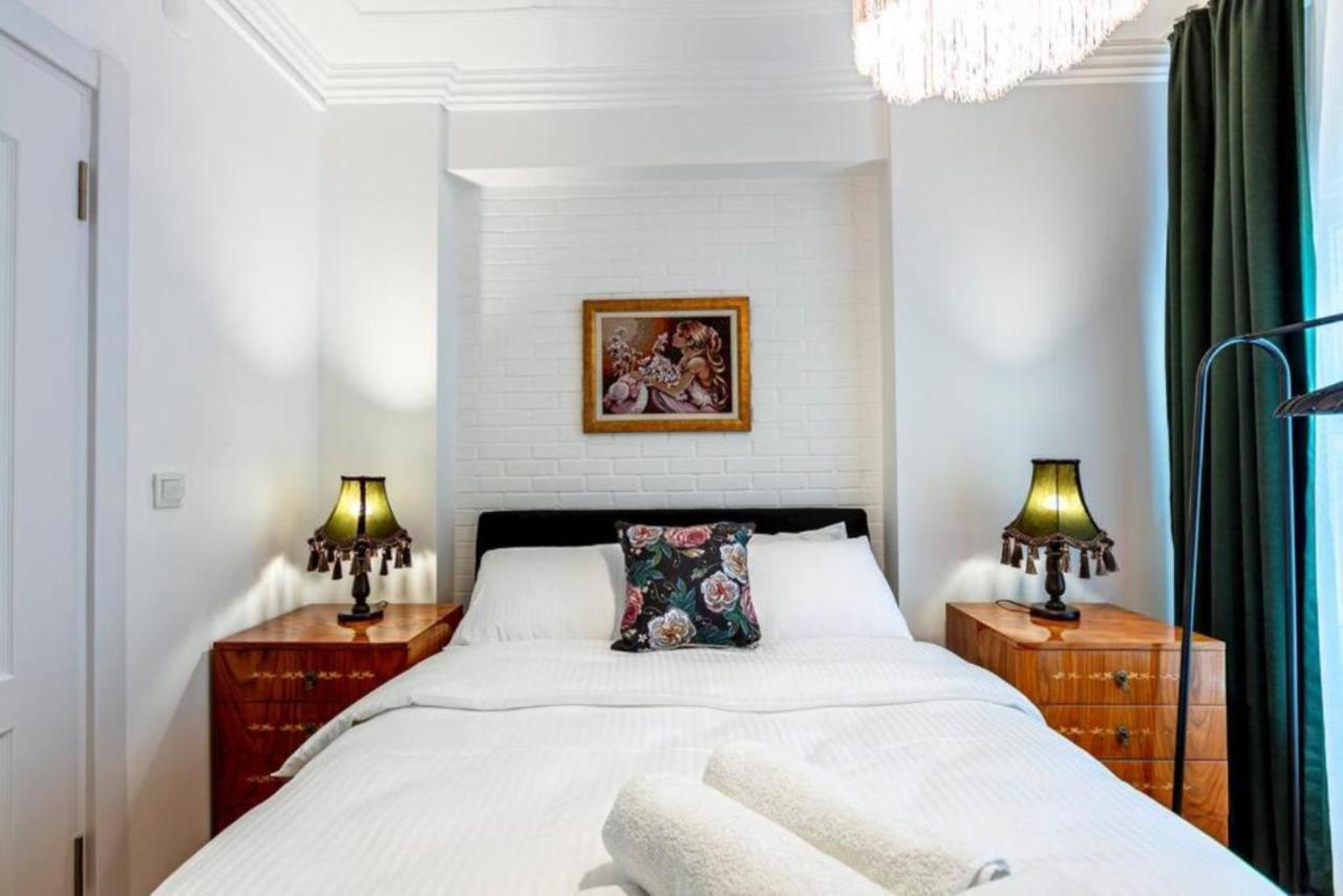 Historical 4-Br Home Steps From Besiktas Stadium & Bosphorus Views - Prime Nisantasi Location! Stambuł Zewnętrze zdjęcie