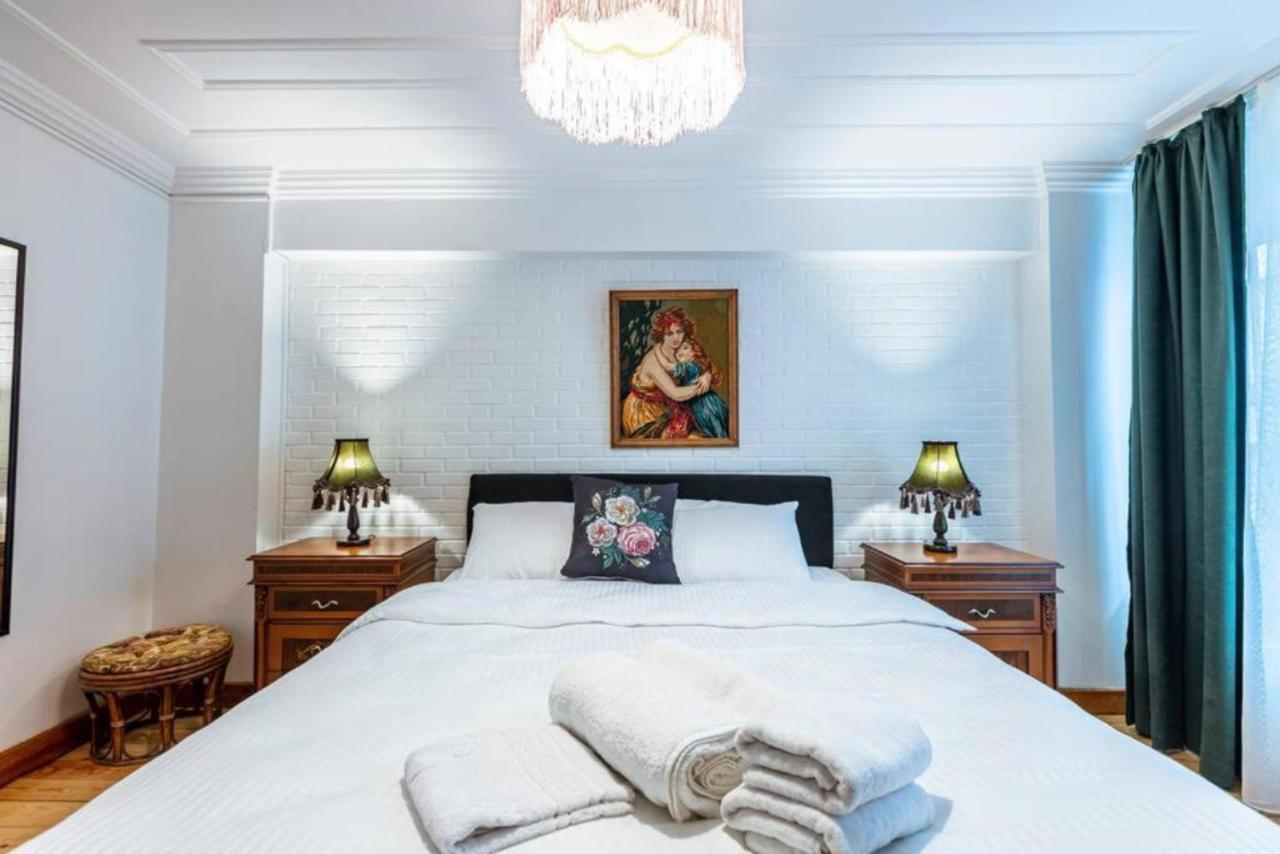 Historical 4-Br Home Steps From Besiktas Stadium & Bosphorus Views - Prime Nisantasi Location! Stambuł Zewnętrze zdjęcie