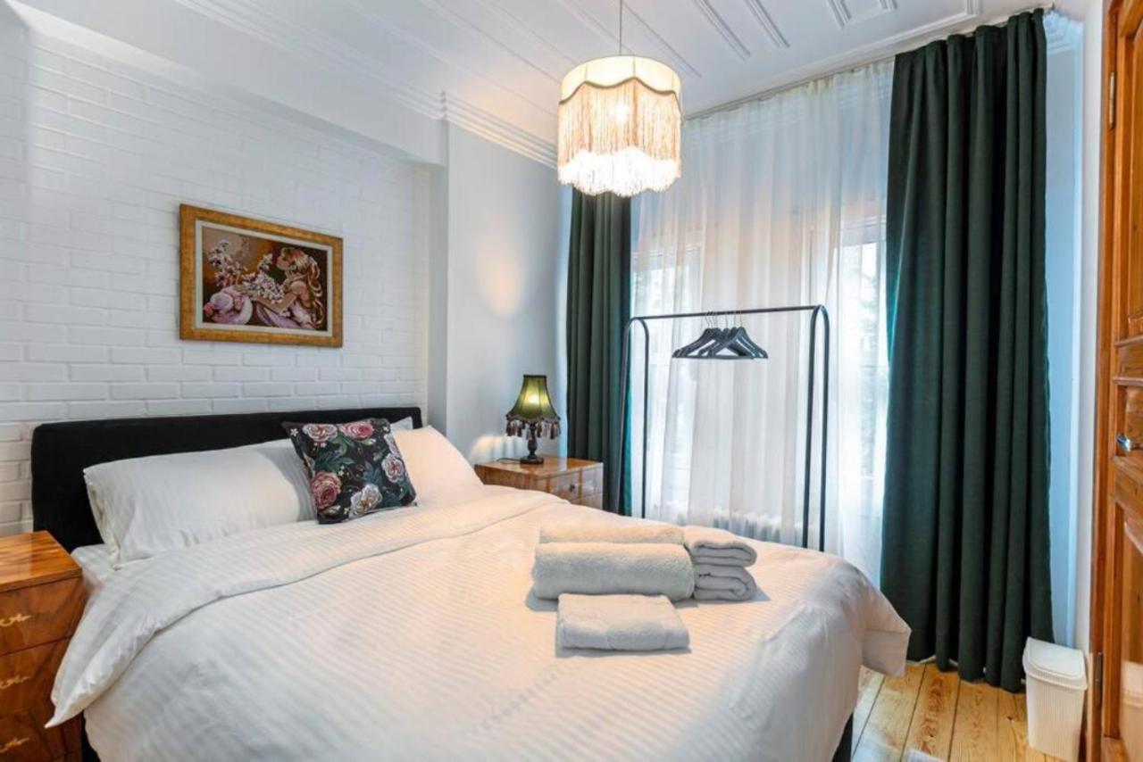 Historical 4-Br Home Steps From Besiktas Stadium & Bosphorus Views - Prime Nisantasi Location! Stambuł Zewnętrze zdjęcie