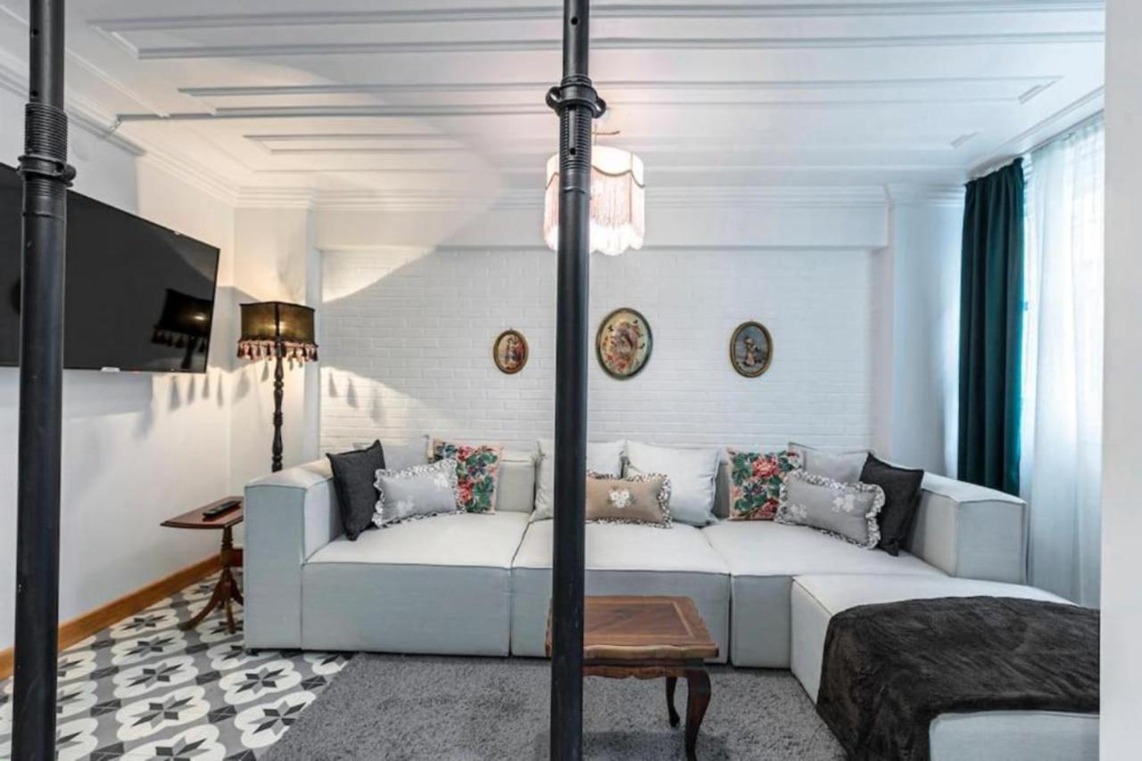 Historical 4-Br Home Steps From Besiktas Stadium & Bosphorus Views - Prime Nisantasi Location! Stambuł Zewnętrze zdjęcie